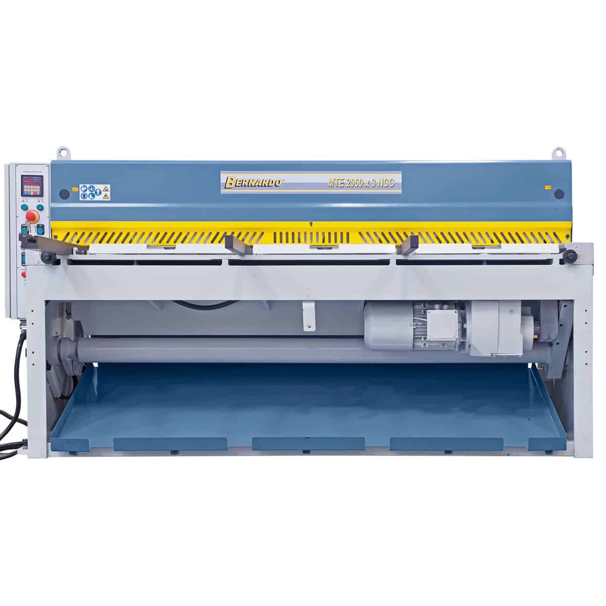 Bernardo MTE 1560 x 3 mm NCC ā Cesoia a ghigliottina motorizzata