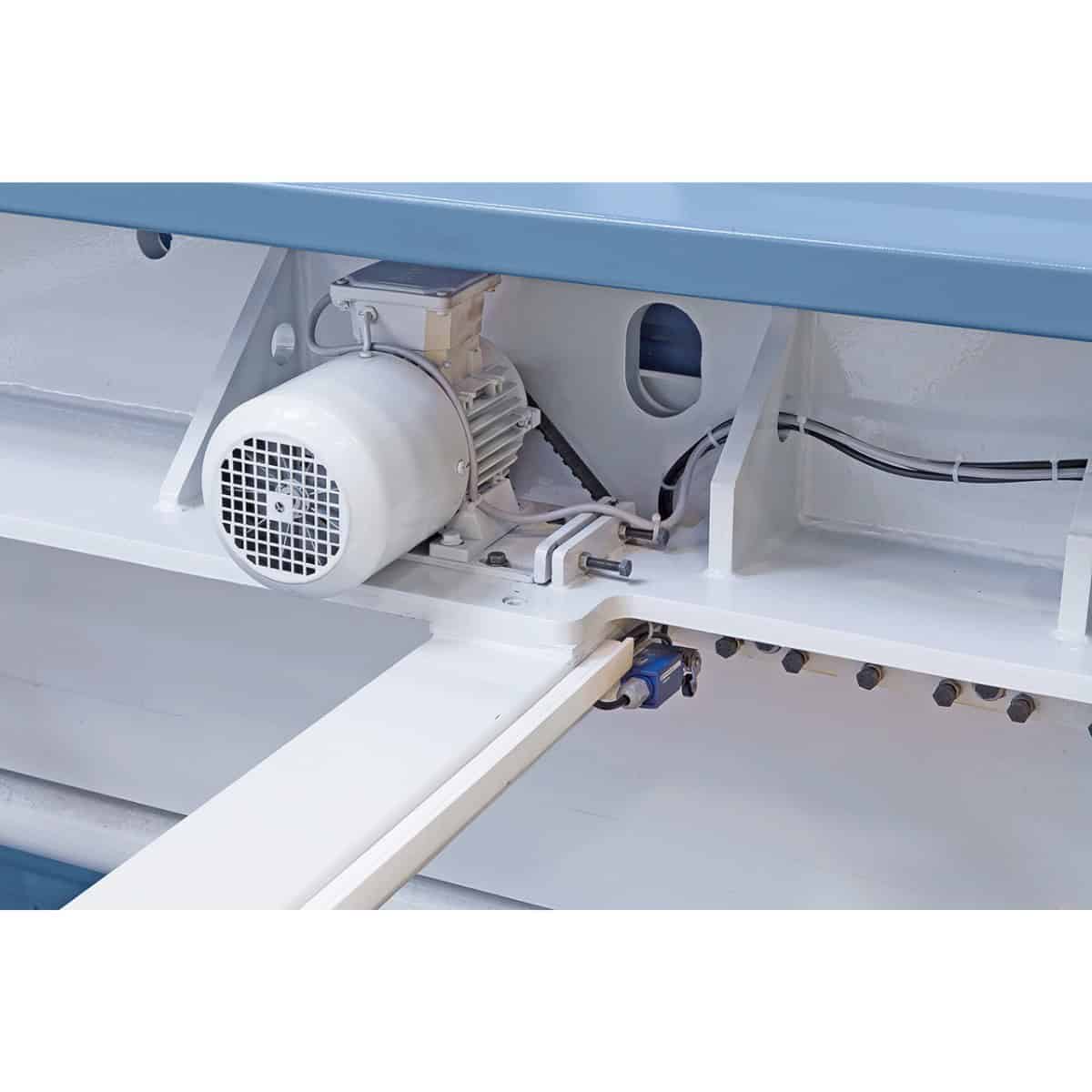 Bernardo MTE 1560 x 3 mm NCC ā Cesoia a ghigliottina motorizzata