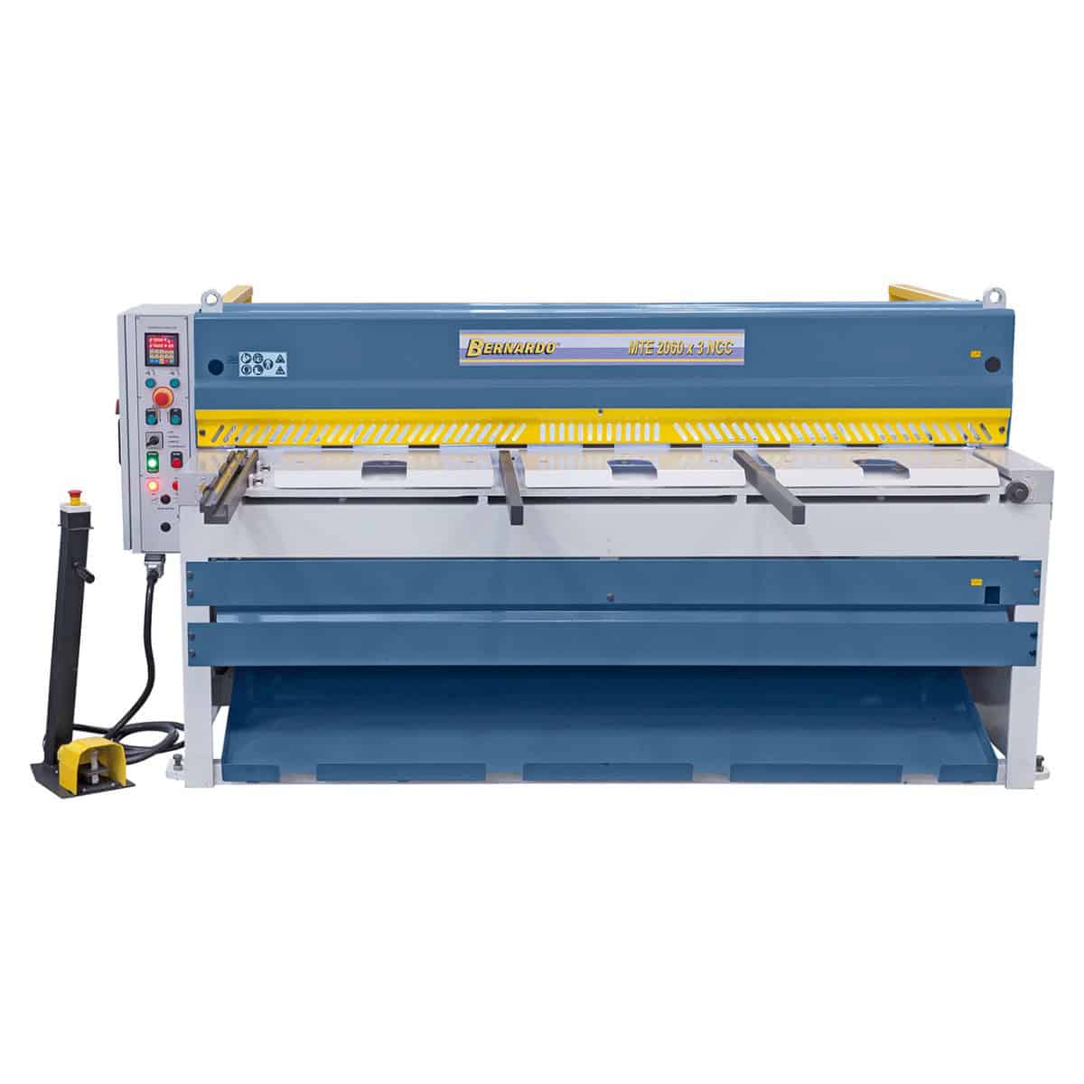 Bernardo MTE 1560 x 3 mm NCC ā Cesoia a ghigliottina motorizzata