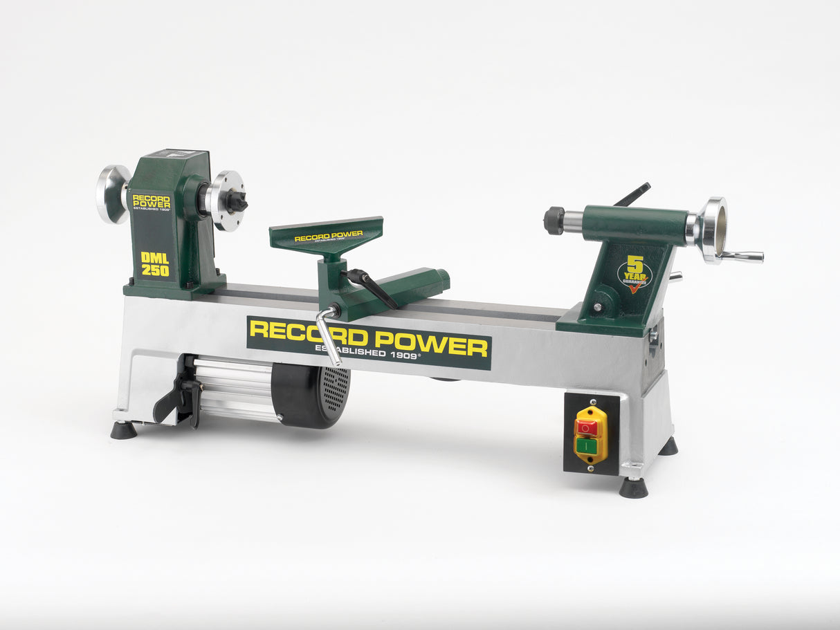 Tornio per legno Record Power DML250 con struttura in ghisa, 5 velocitĆ e capacitĆ di tornitura fino a 254 mm, ideale per hobbisti e piccoli laboratori.