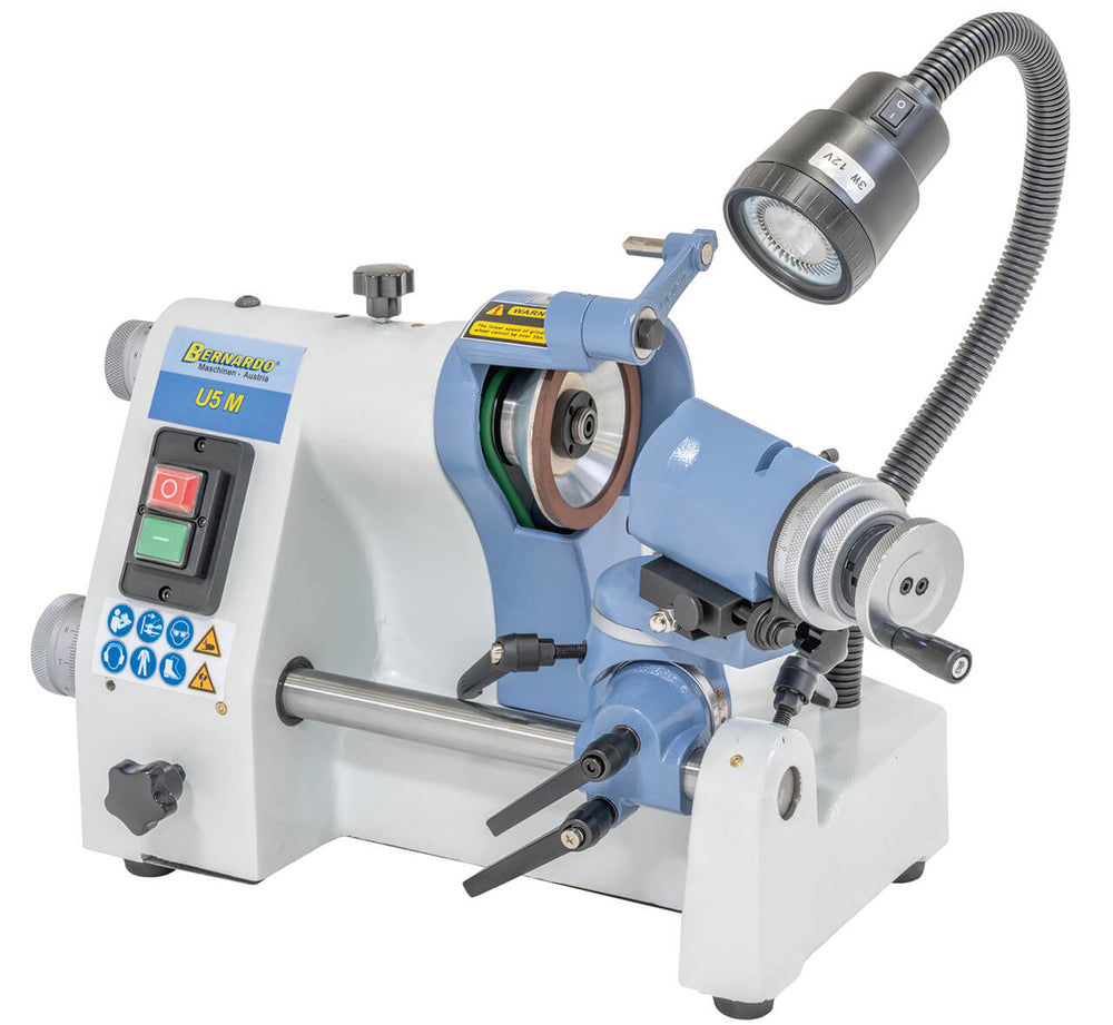 Affilatrice Bernardo U5M / 230 V con testa a 24 posizioni, mola diamantata e accessori universali per affilature di alta precisione.