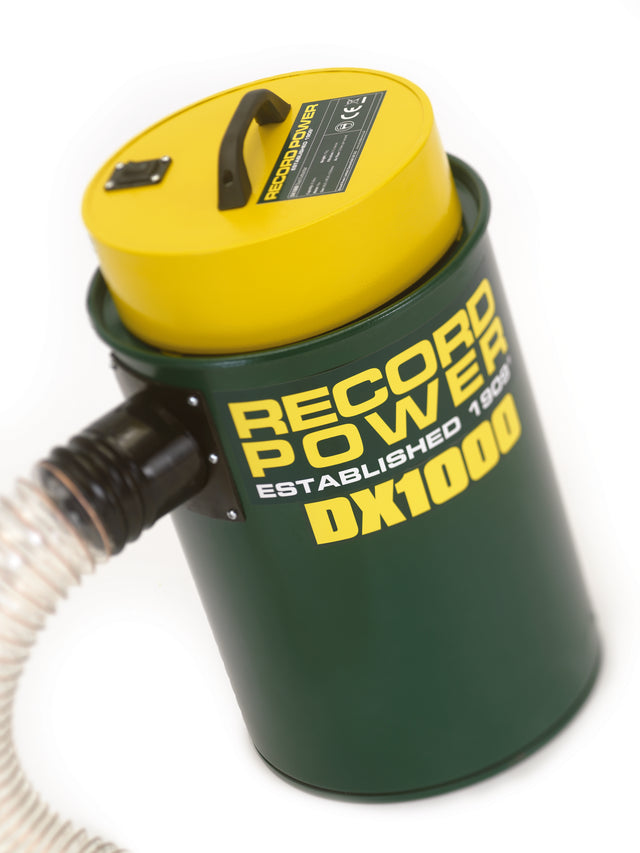 Aspiratore compatto per polveri e trucioli con filtro fine da 0,5 micron, capacità 45 litri e motore potente per laboratori e officine.