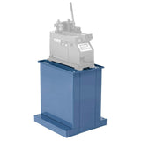 Basamento in acciaio installato sotto BM 42 A per garantire stabilità e sicurezza durante la piegatura dei tubi.