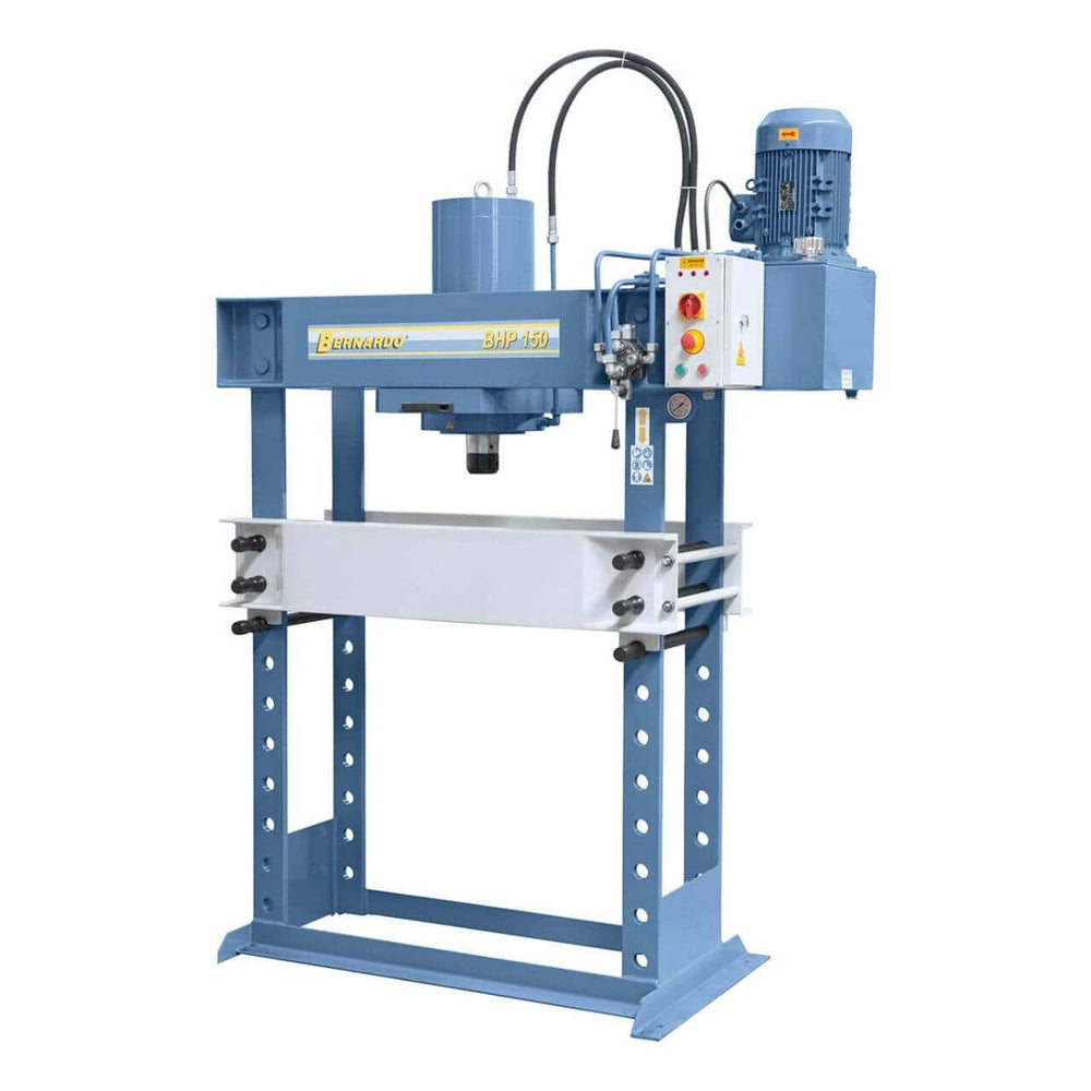 Pressa idraulica Bernardo BHP 200 da 200 ton con piano regolabile e cilindro scorrevole, ideale per officine e lavorazioni industriali pesanti.