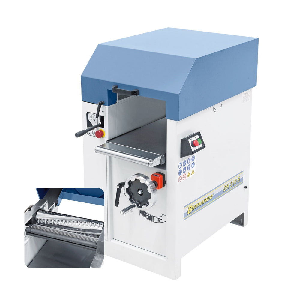 Pialla a spessore Bernardo DH 310 S con albero a spirale e 52 inserti TCT, motore trifase 400 V e tavola con rulli integrati.
