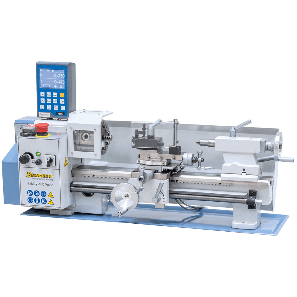 Tornio Bernardo Hobby 350 Vario con motore potenziato, distanza tra le punte 350 mm, display digitale a 2 assi e regolazione elettronica continua.