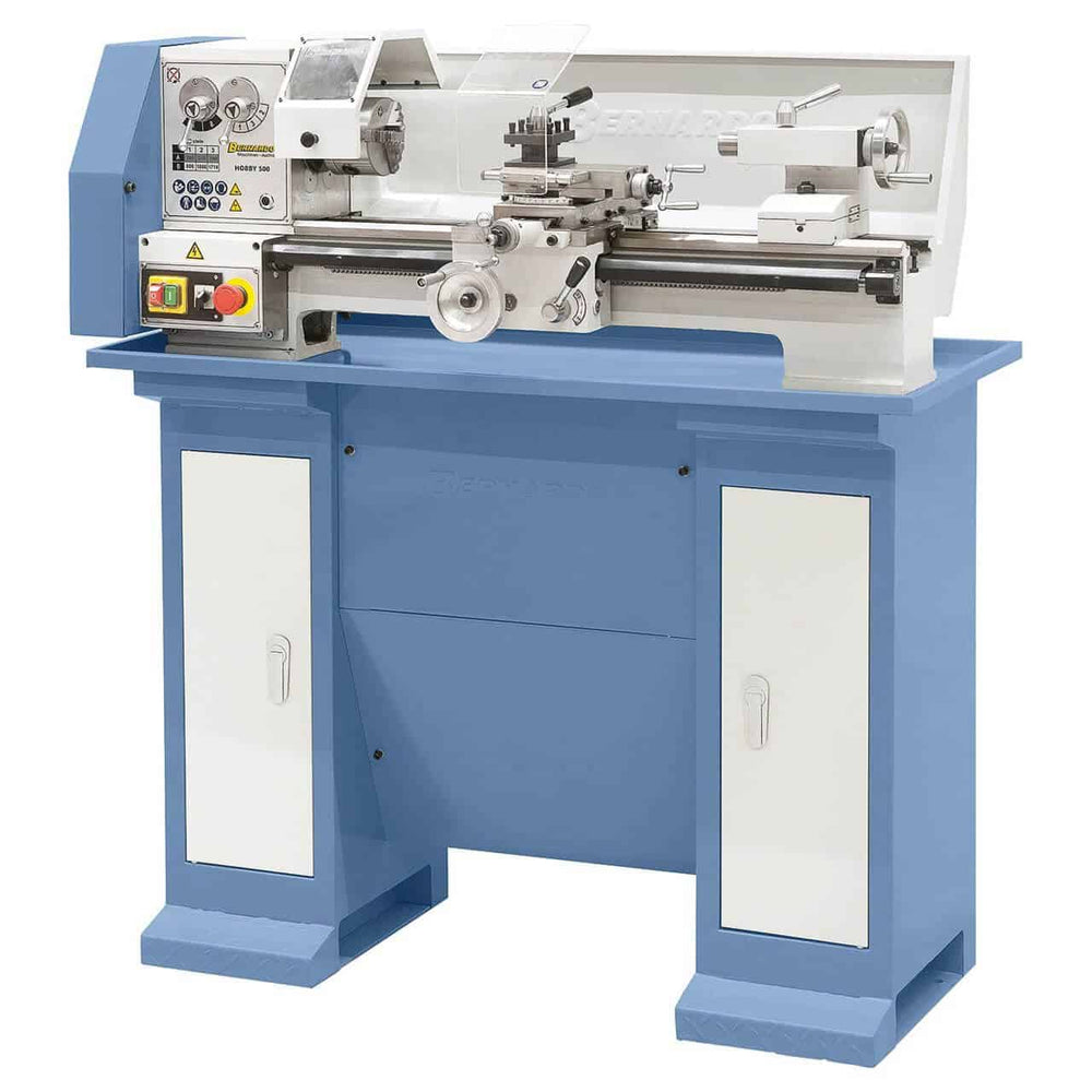 Tornio Bernardo Hobby 500 con struttura in ghisa stabilizzata, distanza punte 500 mm e mandrino a 3 griffe, ideale per hobbisti e scuole professionali.