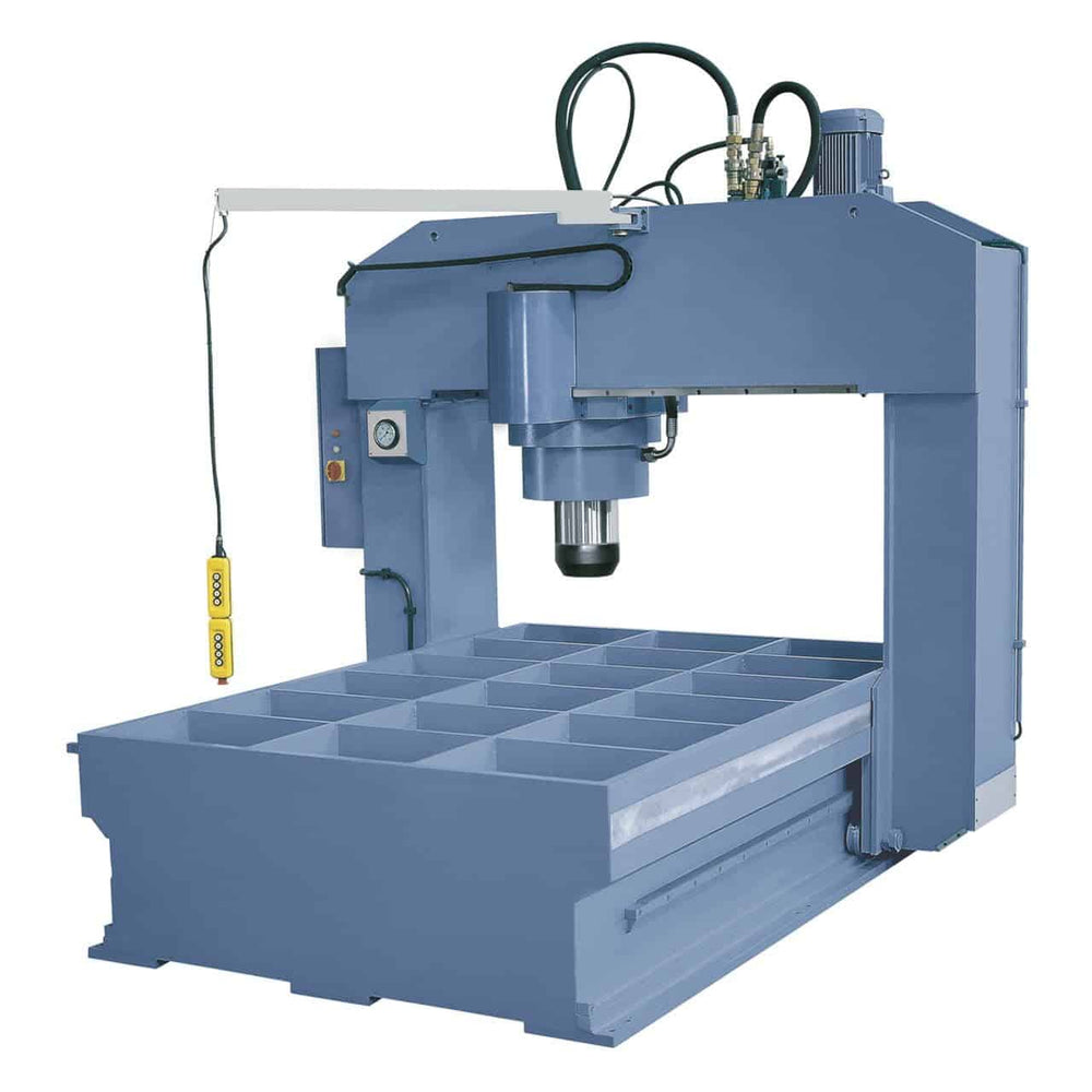 Pressa idraulica Bernardo DKS 300 a portale da 300 tonnellate con corsa longitudinale di 3000 mm e struttura industriale pesante.
