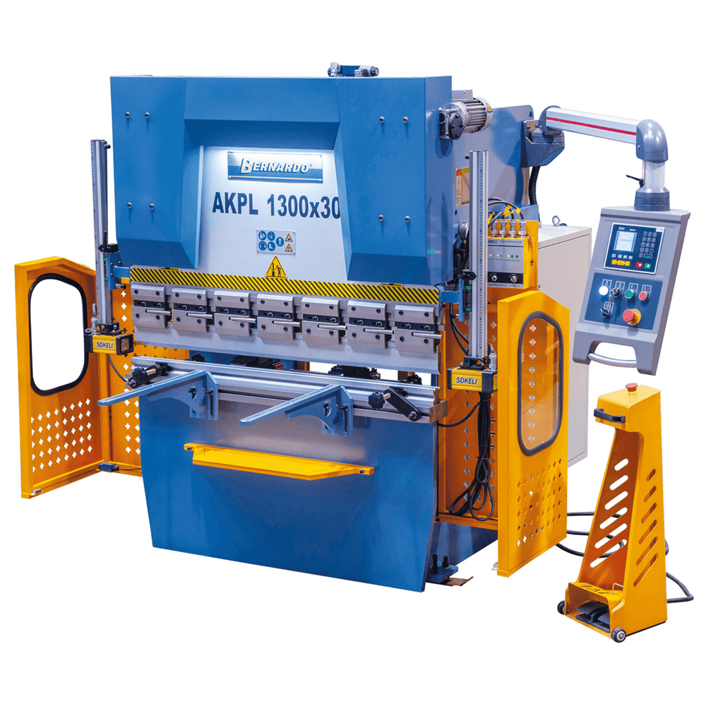 Bernardo AKPL 1300 x 30, pressa piegatrice idraulica da 30 tonnellate con CNC E21S, utensili inclusi e protezioni di sicurezza.
