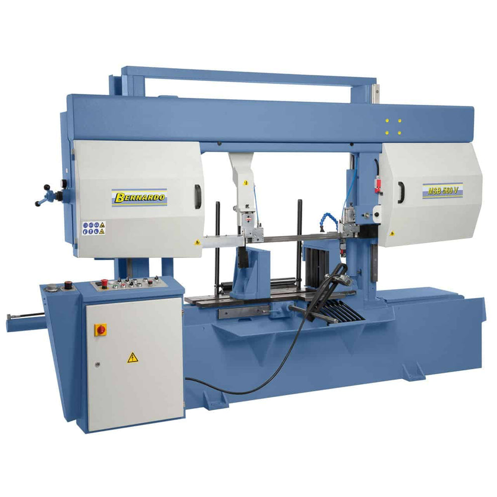Sega a nastro automatica Bernardo MSB 560 V con capacità fino a 570 x 560 mm, rulli motorizzati e programmazione per serie di tagli.