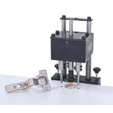 Testa di foratura Bernardo 42/11 per cerniere tipo Grass o Blum, con tre mandrini per foratura simultanea e pinza per trapani, ideale per lavorazioni di precisione.