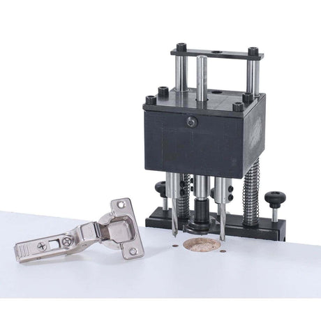 Testa di foratura Bernardo 45/9,5 per cerniere tipo Blum o Grass, con tre mandrini per foratura simultanea e pinza di serraggio, ideale per falegnamerie e montatori di mobili.