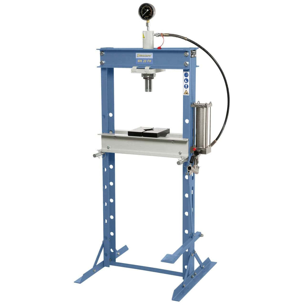 Pressa da officina Bernardo WK 20 FH da 20 tonnellate con ritorno automatico del pistone, pedale incluso e tavolo regolabile.