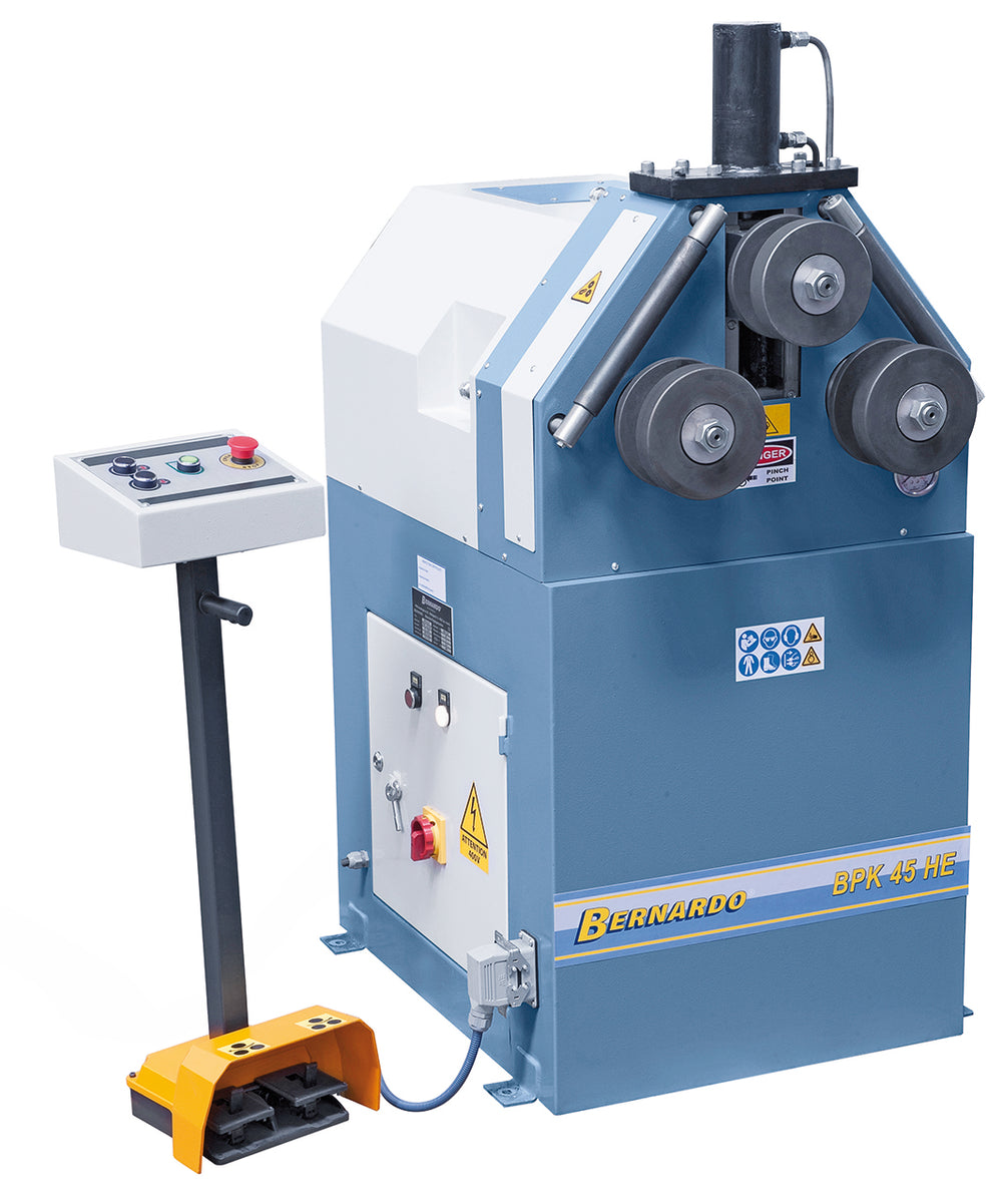BPK 45 HE installata in officina per la curvatura professionale di profili e tubi metallici.