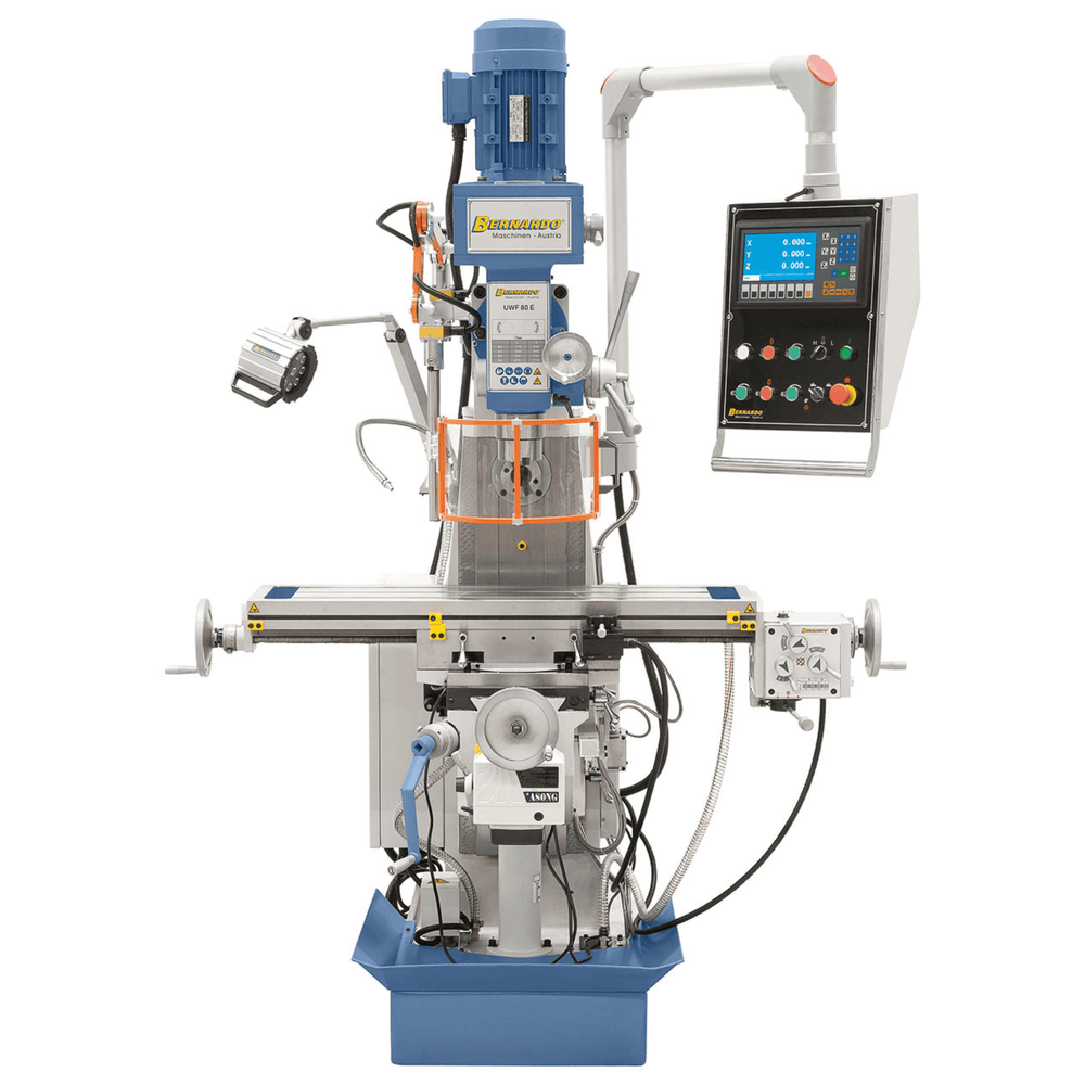 Bernardo Fresatrice universale UWF 80 E con mandrini ISO 40, tavola inclinabile, testa orientabile e display digitale a 3 assi, completa di avanzamenti automatici su X e Y.