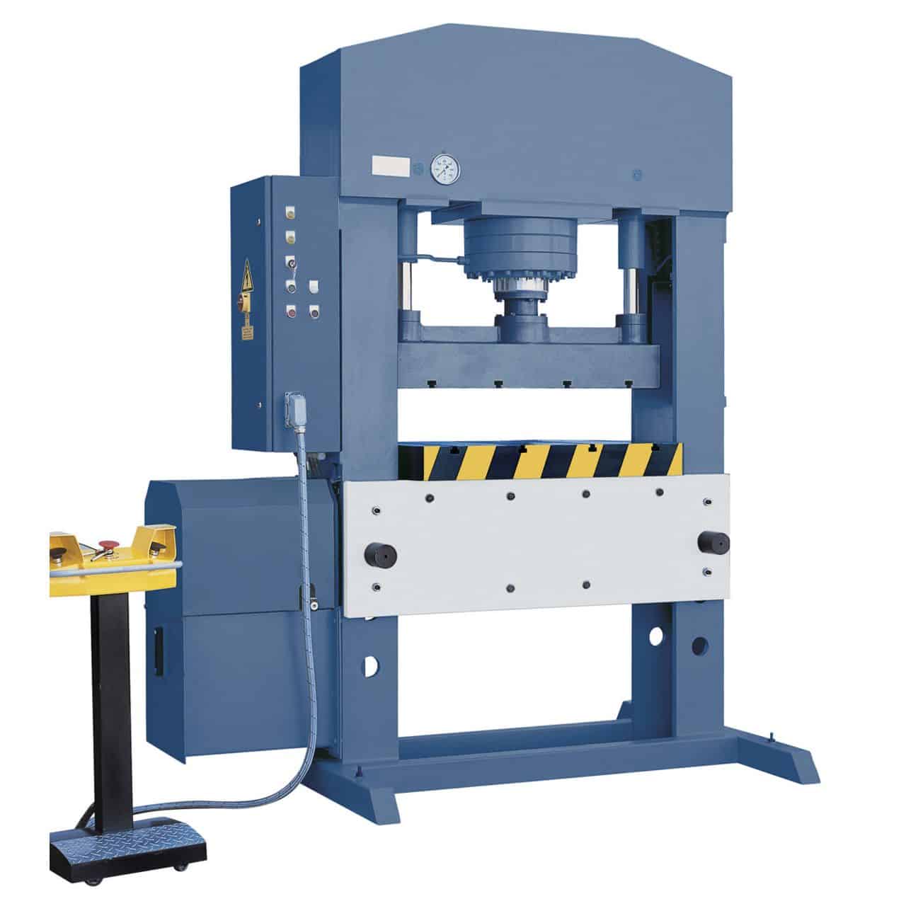 Bernardo Pressa idraulica universale AT 1020-150 da 150 tonnellate con tavola 600 x 1020 mm, corsa pistone 300 mm e motore da 11 kW.