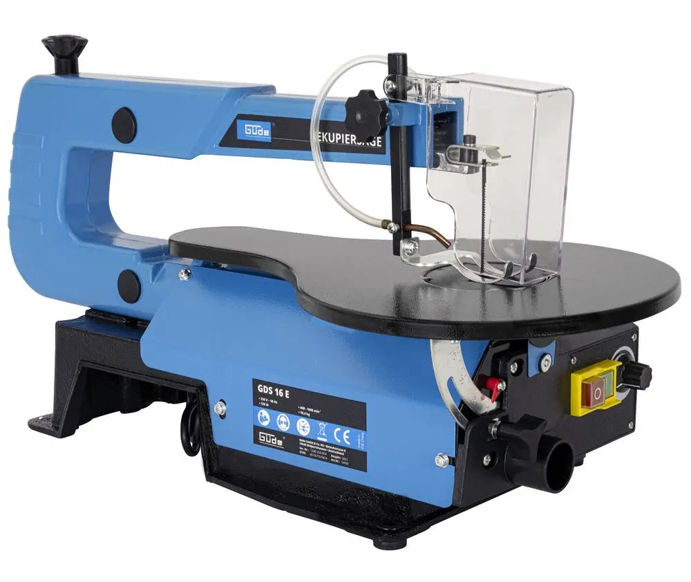 Güde GDS 16 E – Segatrice a traforo compatta con struttura in ghisa, piano inclinabile a 45°, velocità regolabile e set di 3 lame incluse, ideale per modellismo e lavori di precisione.