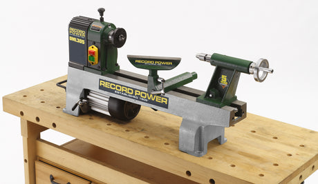 Tornio midi Record Power DML305 in ghisa con 6 velocità e diametro tornibile fino a 305 mm, ideale per hobbisti evoluti e piccoli laboratori.